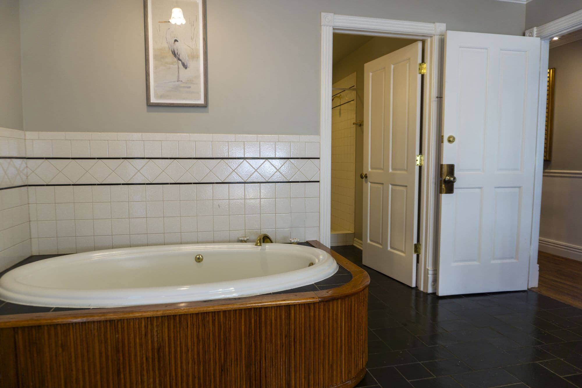 Oval Jacuzzi beside the walk-in shower in the Steinbeck Suite